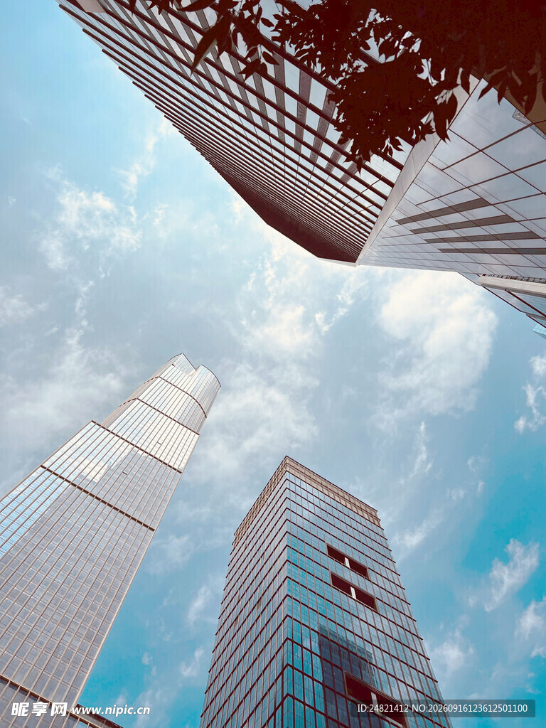 仰观都市摩天大楼景观