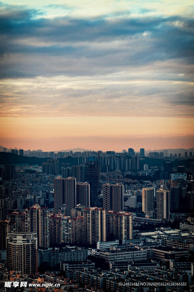 城市黄昏天际线景观