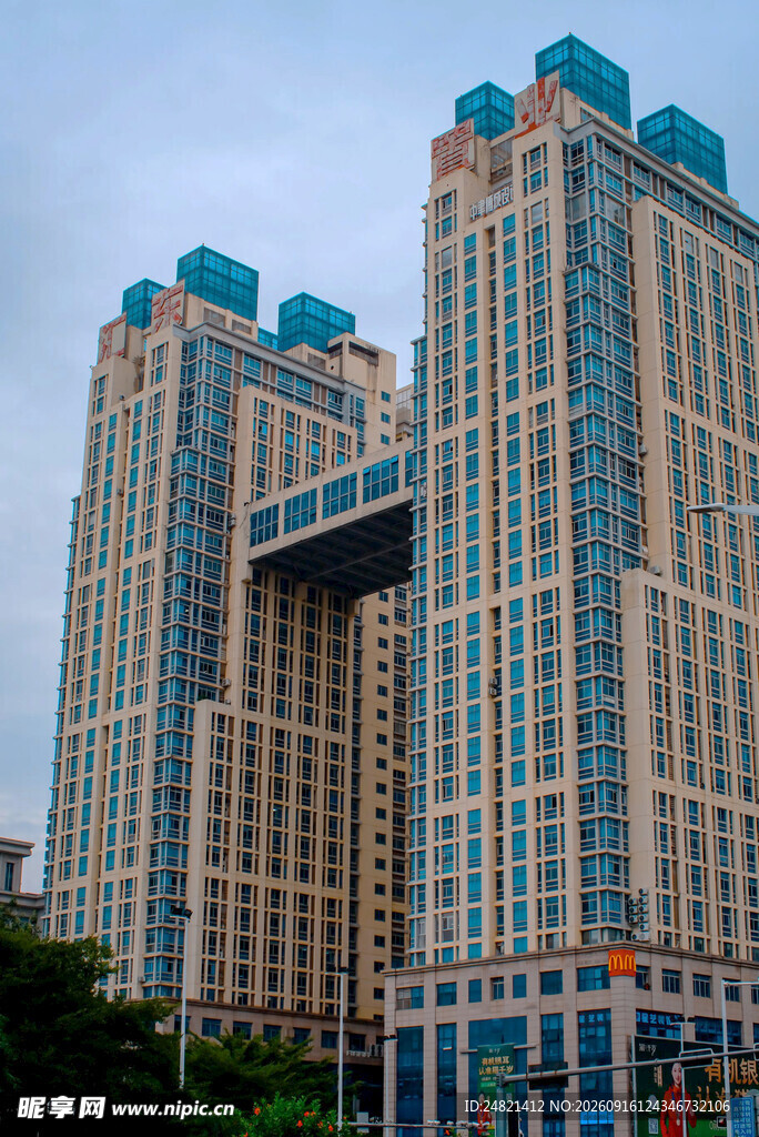 独特造型的高层商业建筑