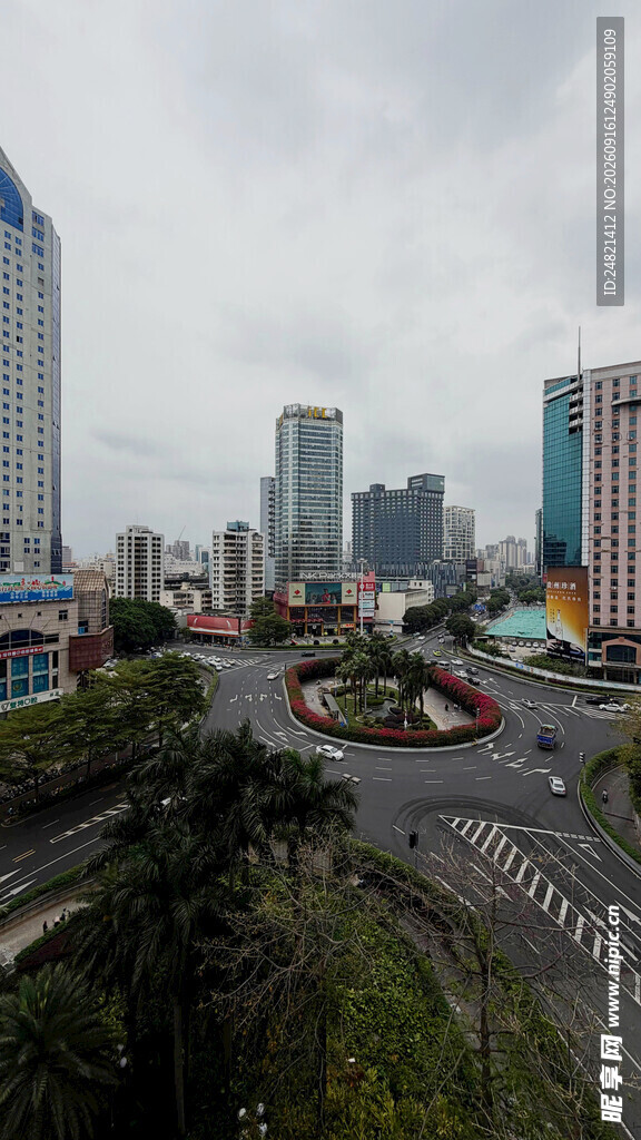 城市街景中的现代建筑景观