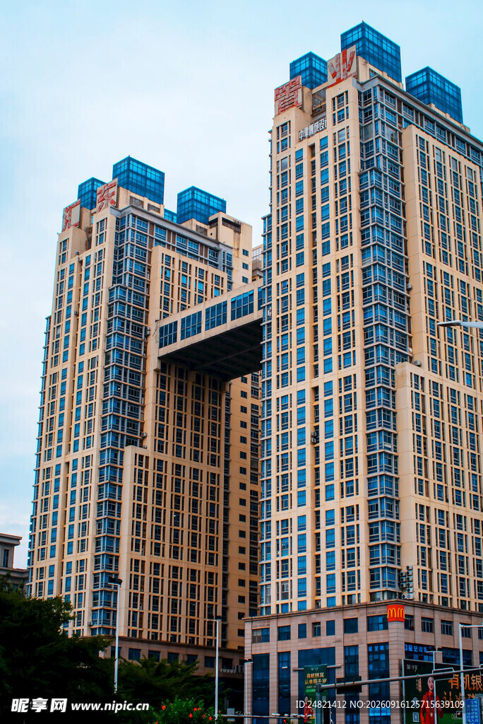 独特造型的高层连体建筑