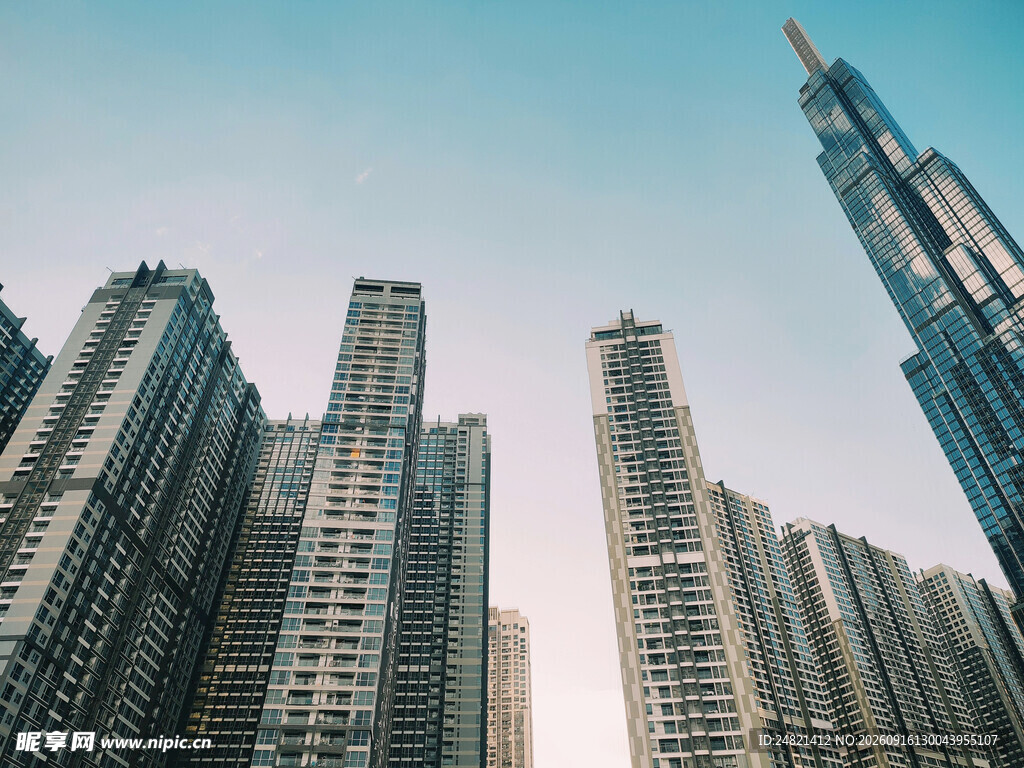 摩天大楼林立的城市景观