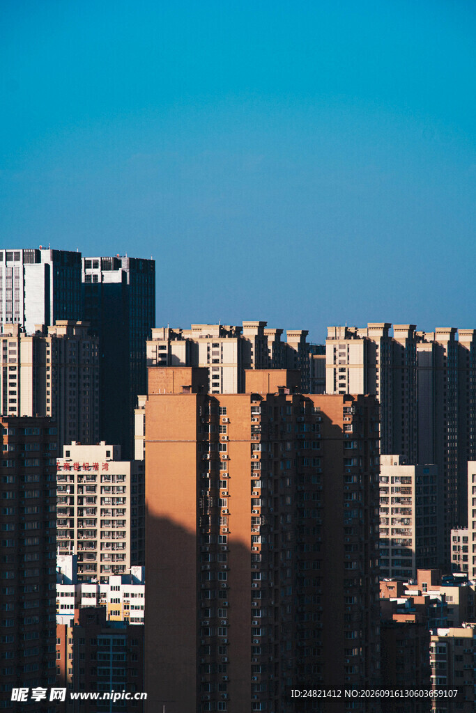 城市高楼林立的壮观景象
