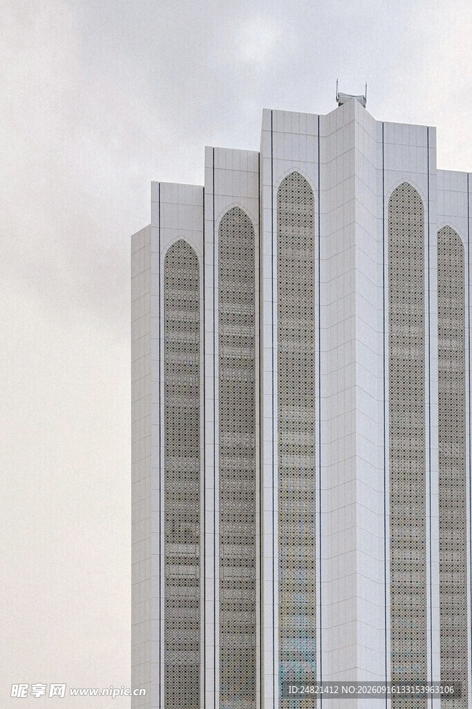 现代风格高耸白色建筑