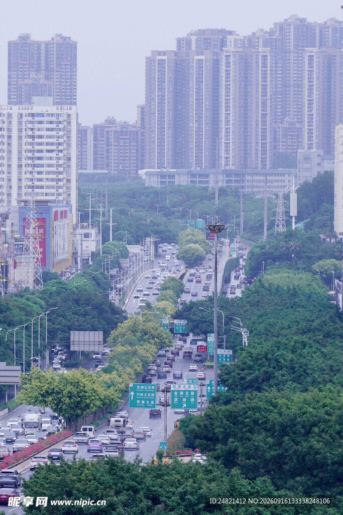 城市繁华街道俯瞰景象