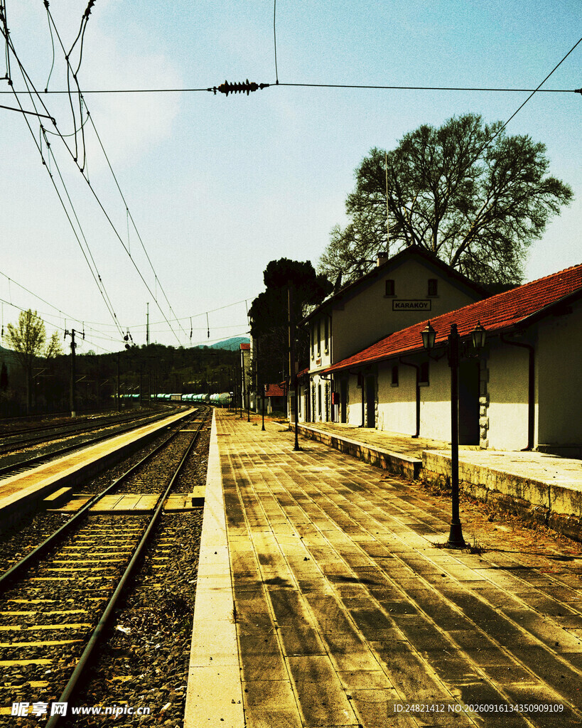 老旧铁路站台场景