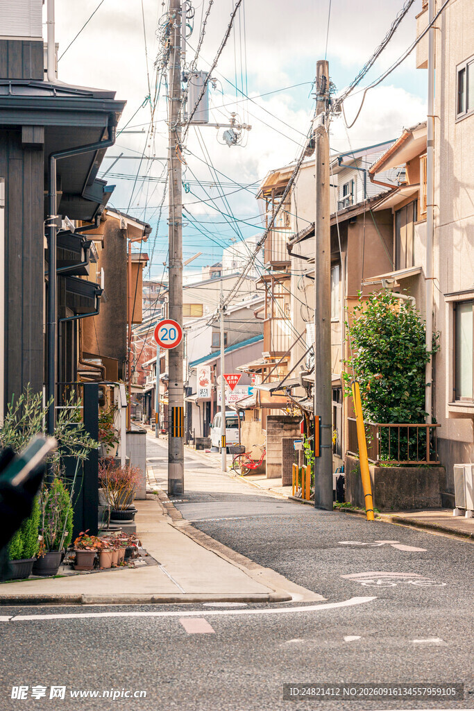 宁静日本街头巷景