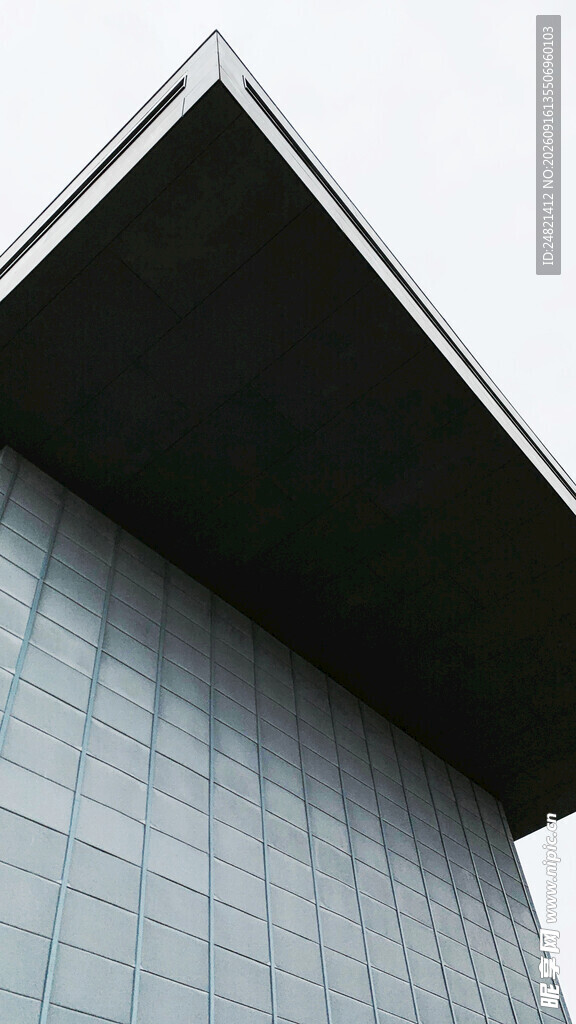 现代玻璃建筑一角
