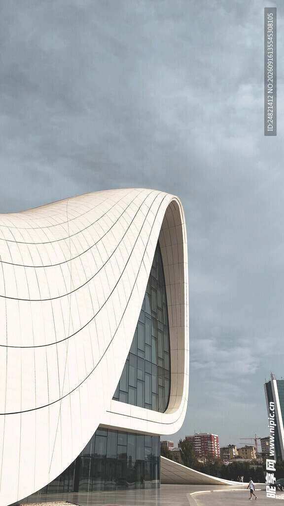 现代流线型建筑外观