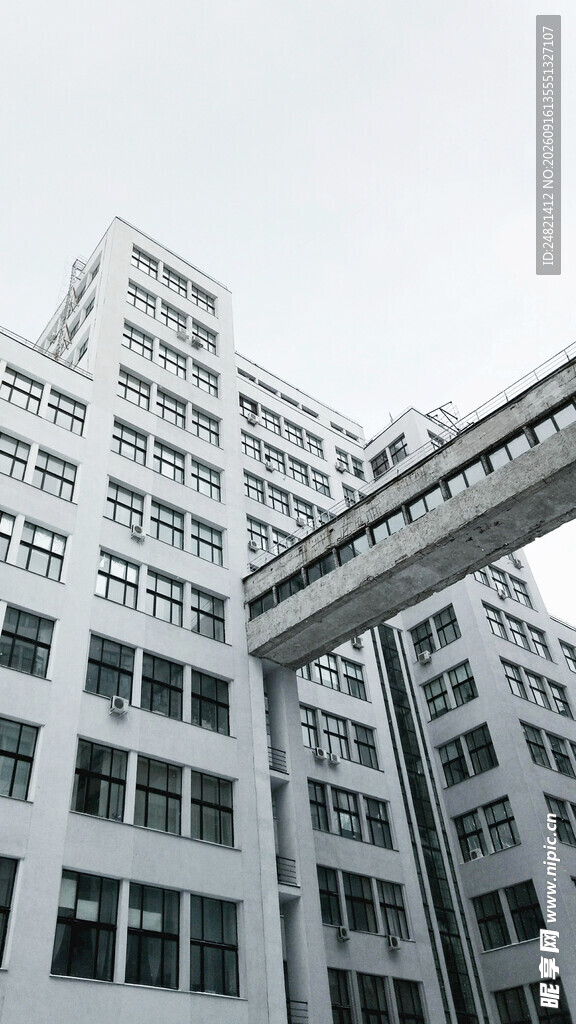 现代风格高楼间的连廊建筑
