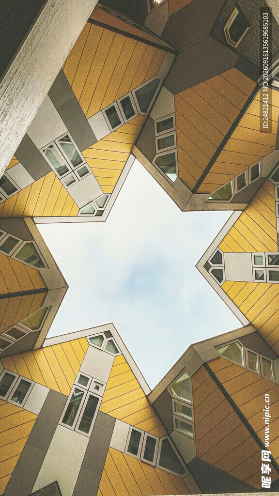 仰望星形建筑独特视角