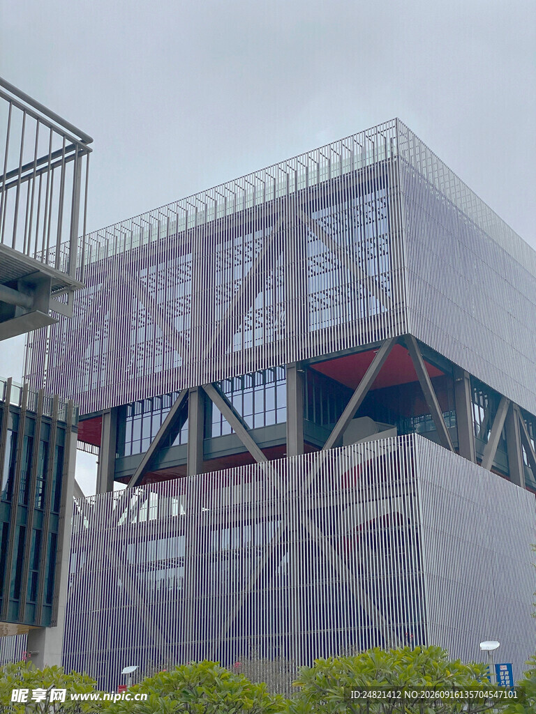 现代风格玻璃幕墙建筑