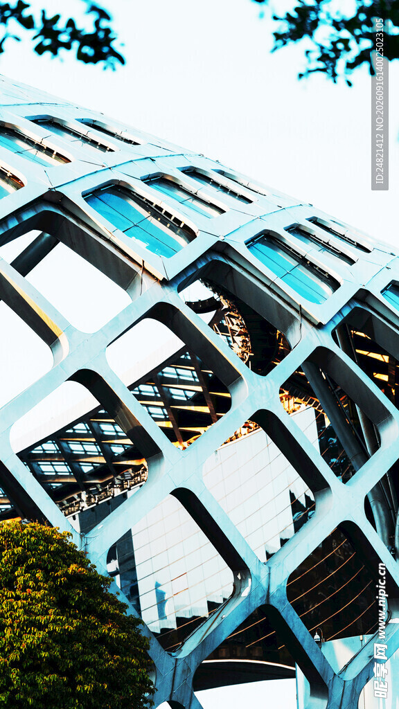 现代风格镂空建筑外观