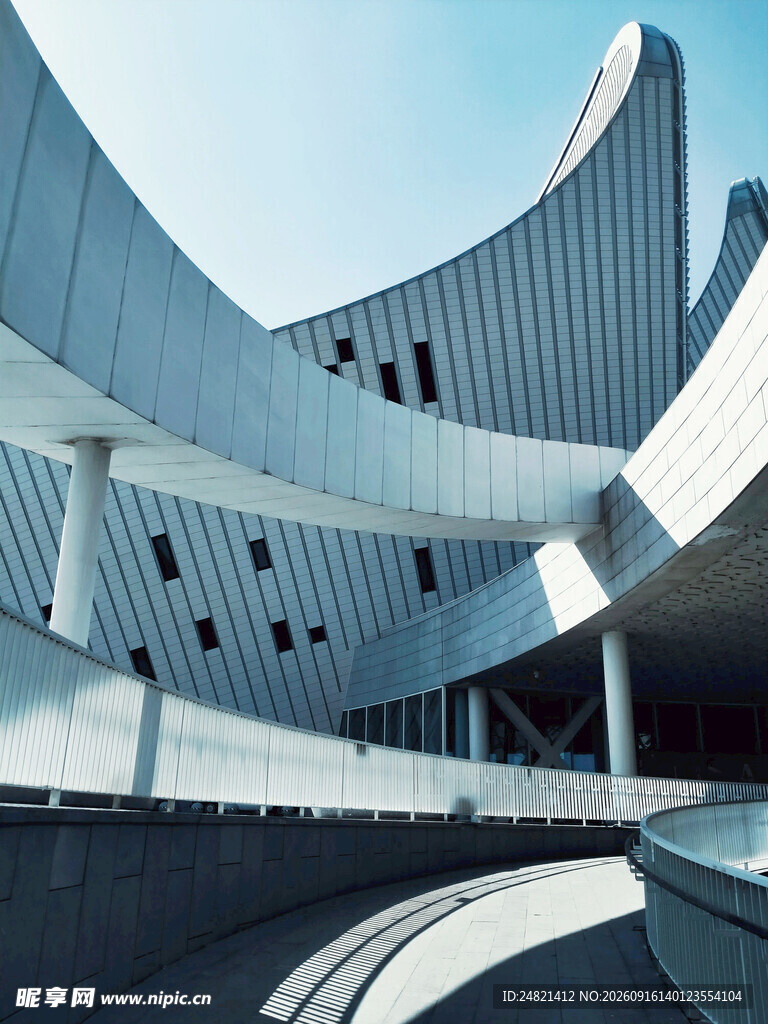 现代风格独特建筑外观