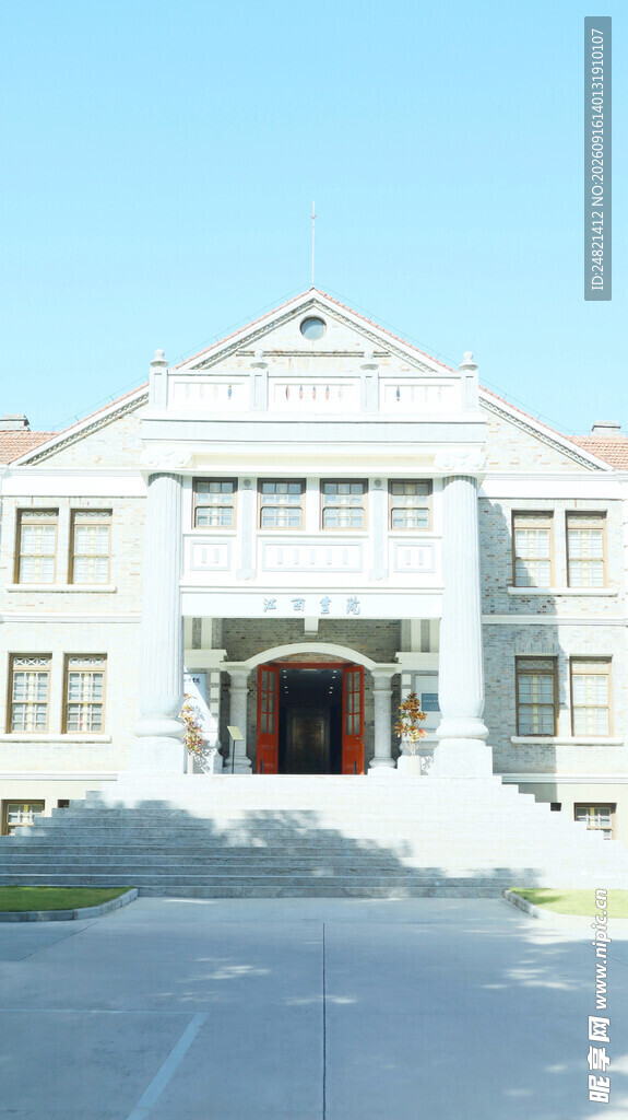复古风格白色建筑外观