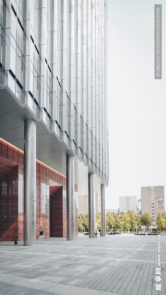 现代都市玻璃幕墙建筑外观