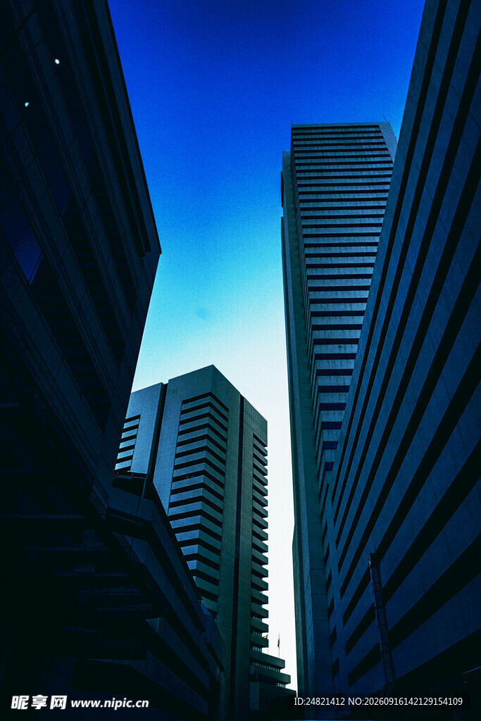 都市高楼剪影
