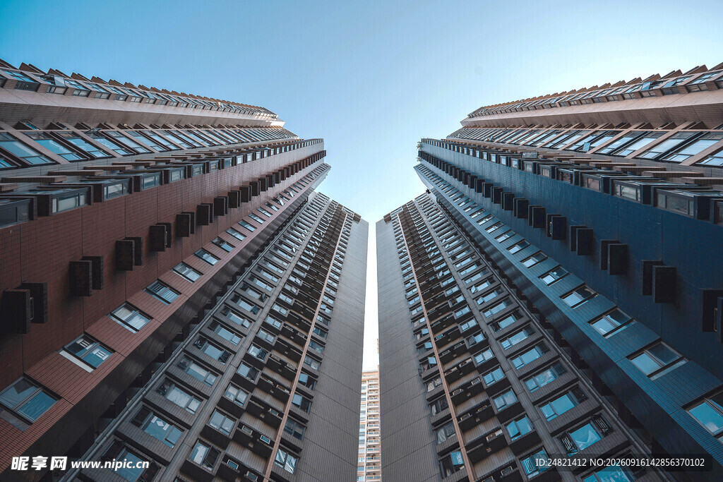 仰视城市高楼大厦景观