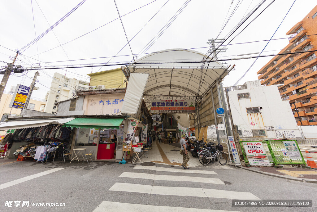 日本街头传统建筑景象