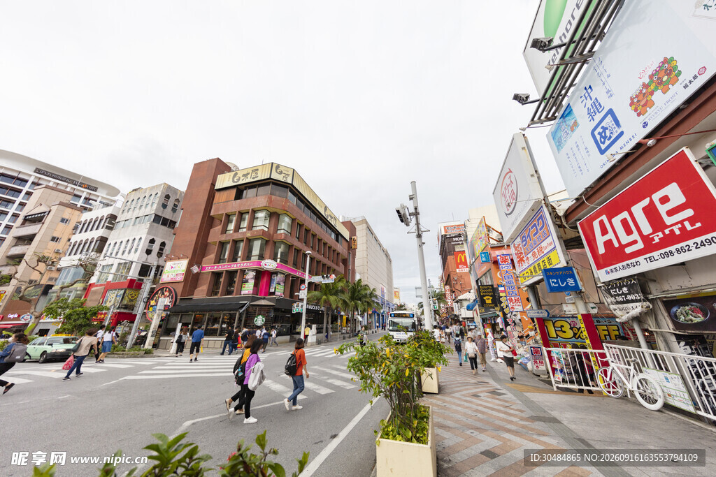繁华城市街道景象