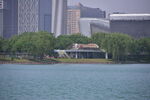 湖畔城市风光与建筑景观