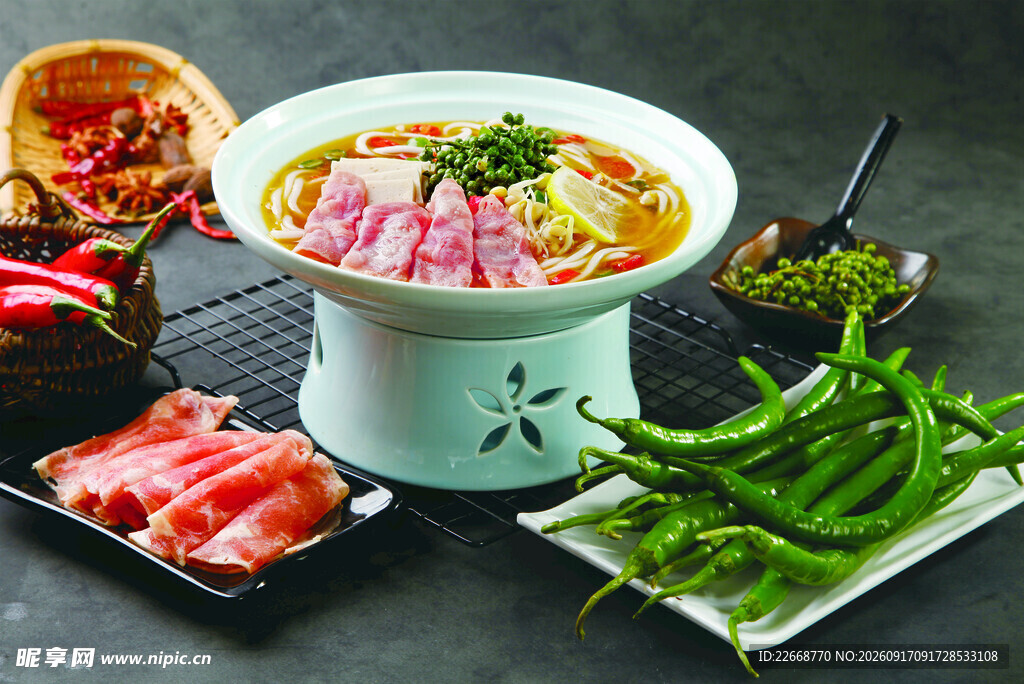 藤椒鲜肉土豆粉 