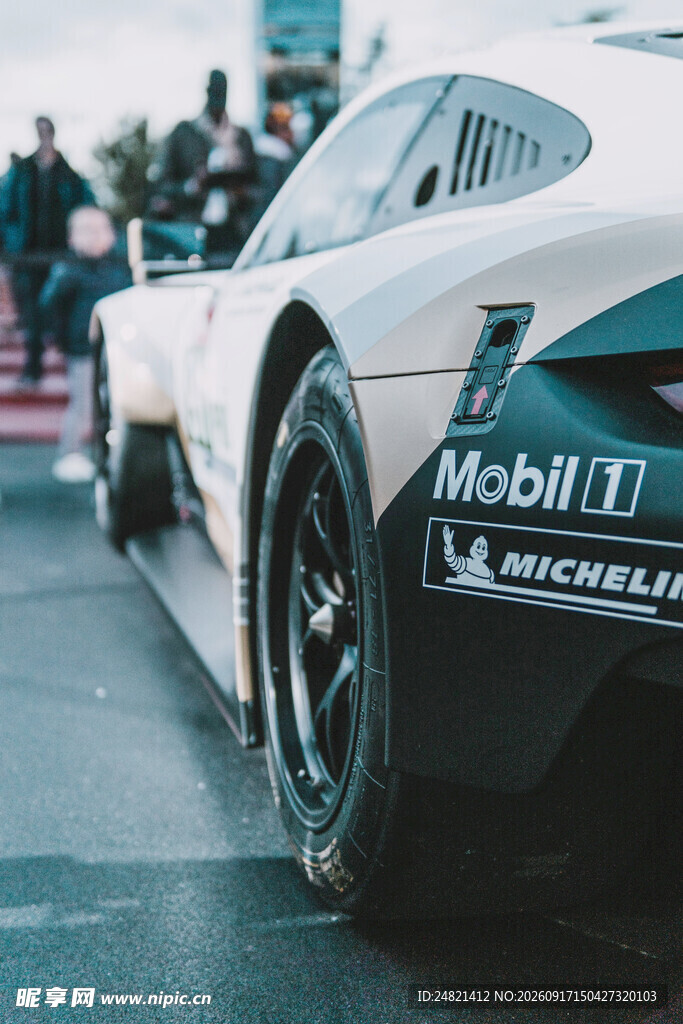 高性能赛车Mobil 1涂装