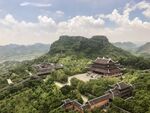 山间古建筑群俯瞰美景