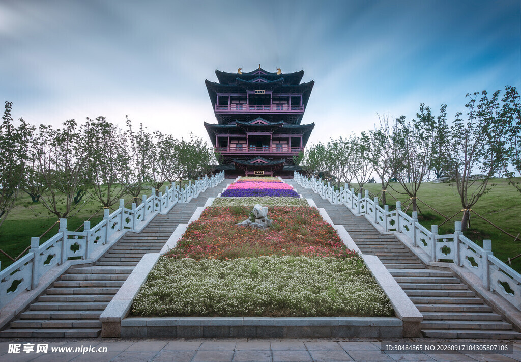 古典楼阁与石阶景观