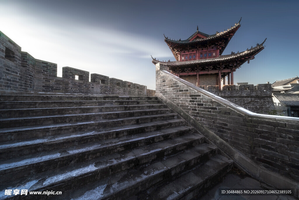 古城墙与中式楼阁景观