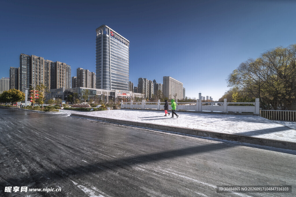 城市河畔现代建筑景观