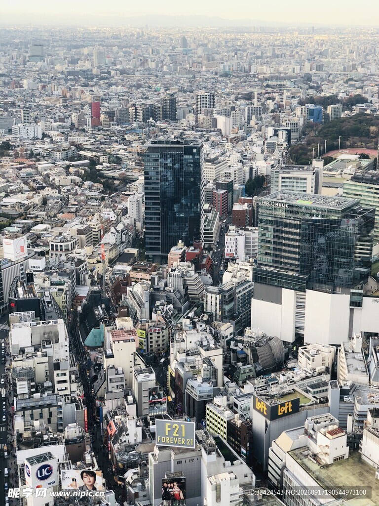俯瞰繁华都市建筑群