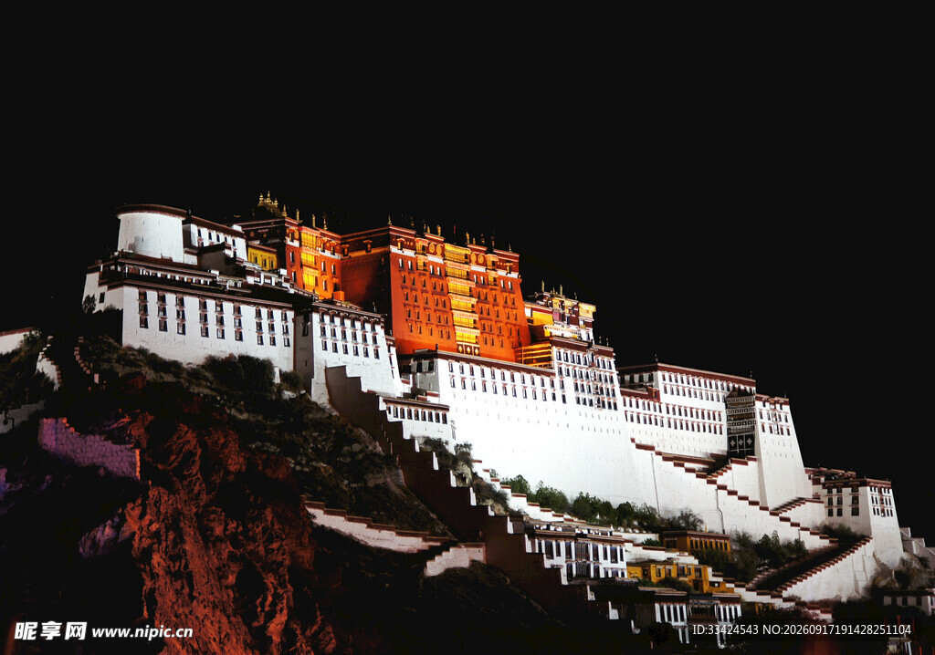 布达拉宫夜景