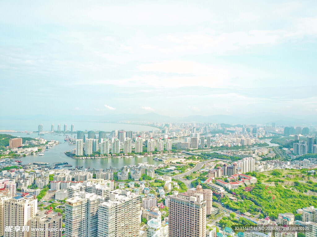城市全景俯瞰绿意盎然