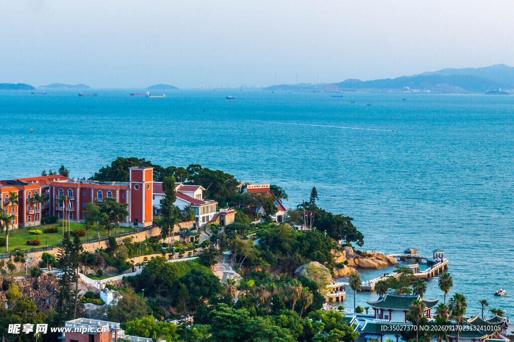 海滨城市美丽风光俯瞰图