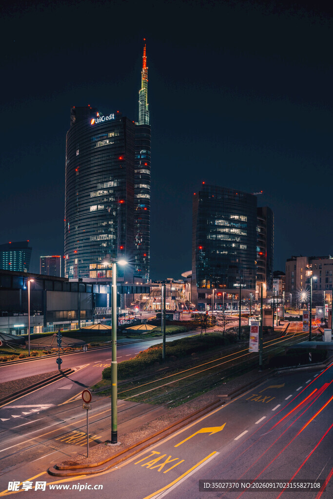 城市璀璨夜景车流光影