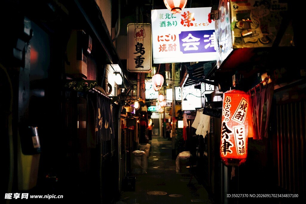 日本街头的热闹夜巷