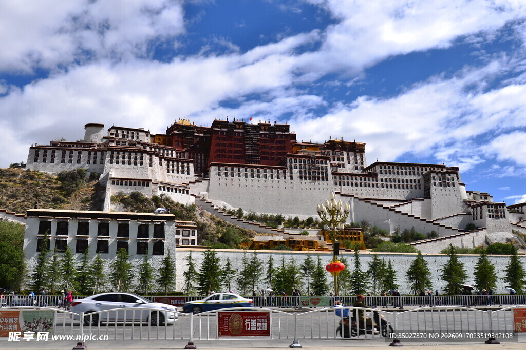 雄伟壮丽的布达拉宫景观