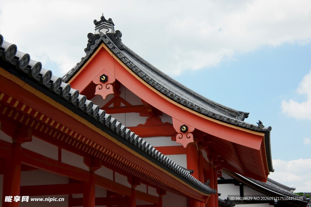日式传统建筑屋顶特写