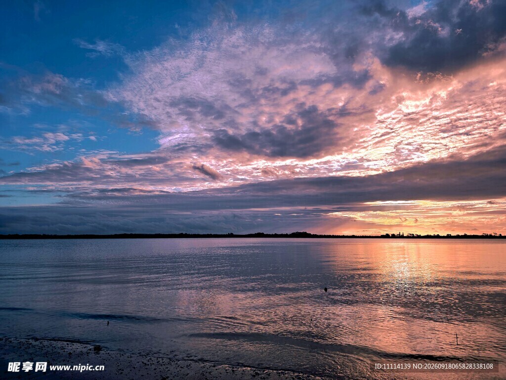 海边绝美日落天空景象