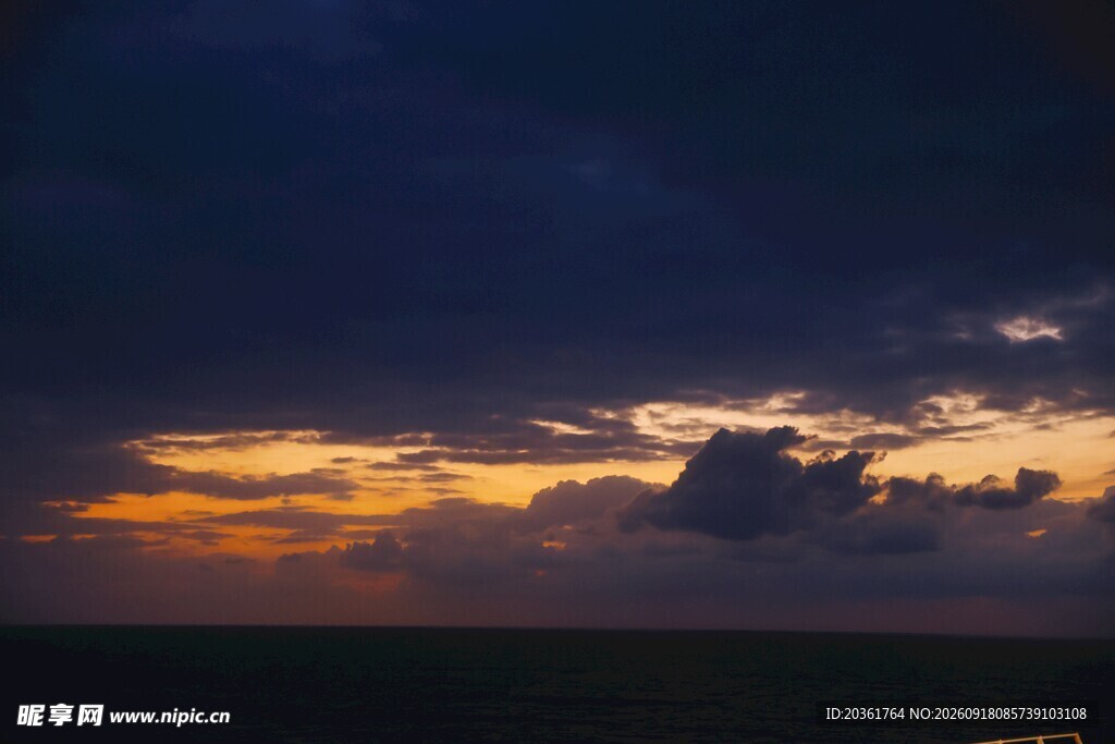 海上壮丽晚霞景观