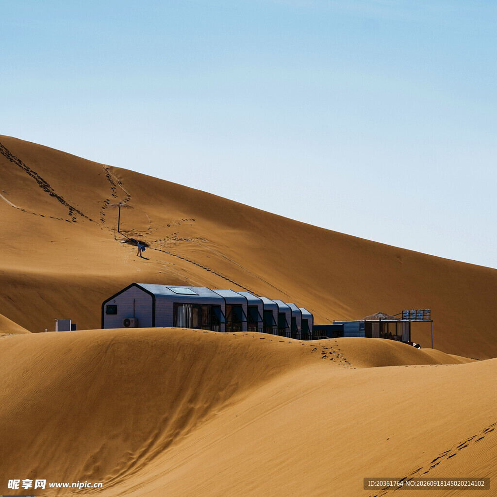 沙漠中的特色建筑小屋