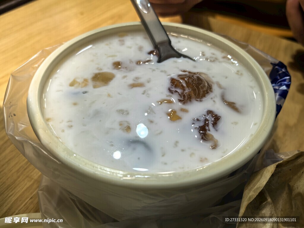 美味牛奶甜品