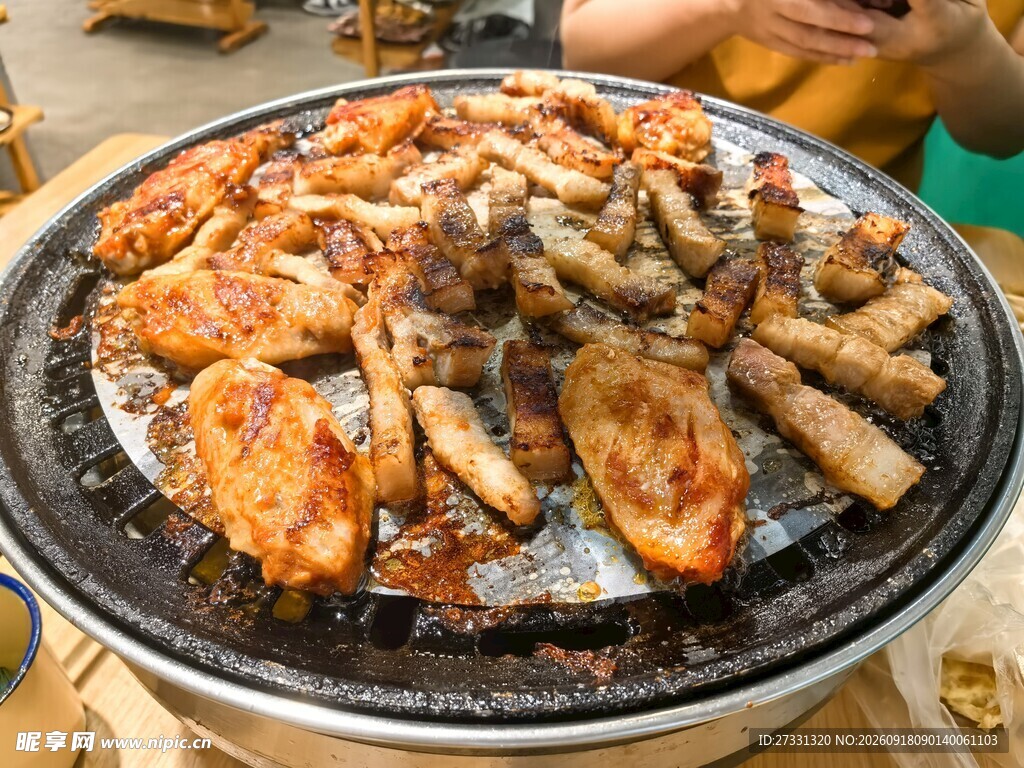 韩式烤肉拼盘美食盛宴