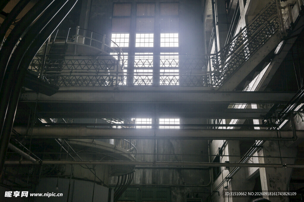 工业风建筑内部结构景观