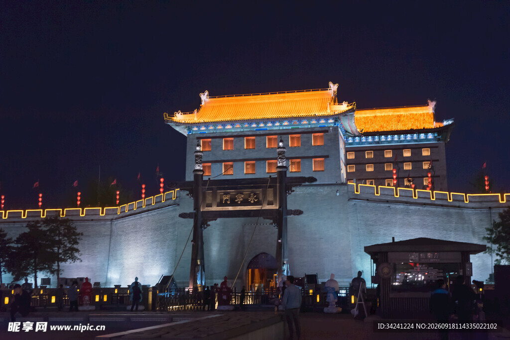 夜晚古城门灯火璀璨景象