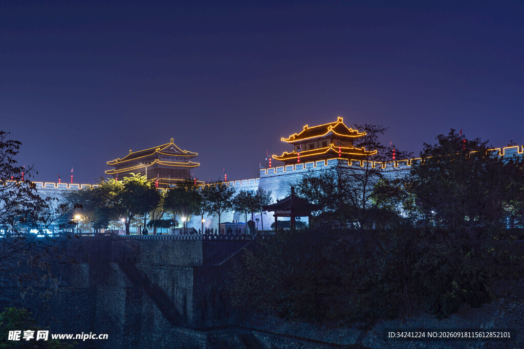 古城楼夜景尽显古韵之美