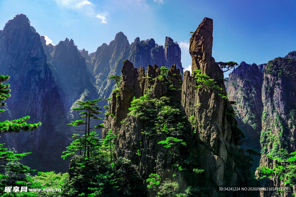 壮丽奇峰景观
