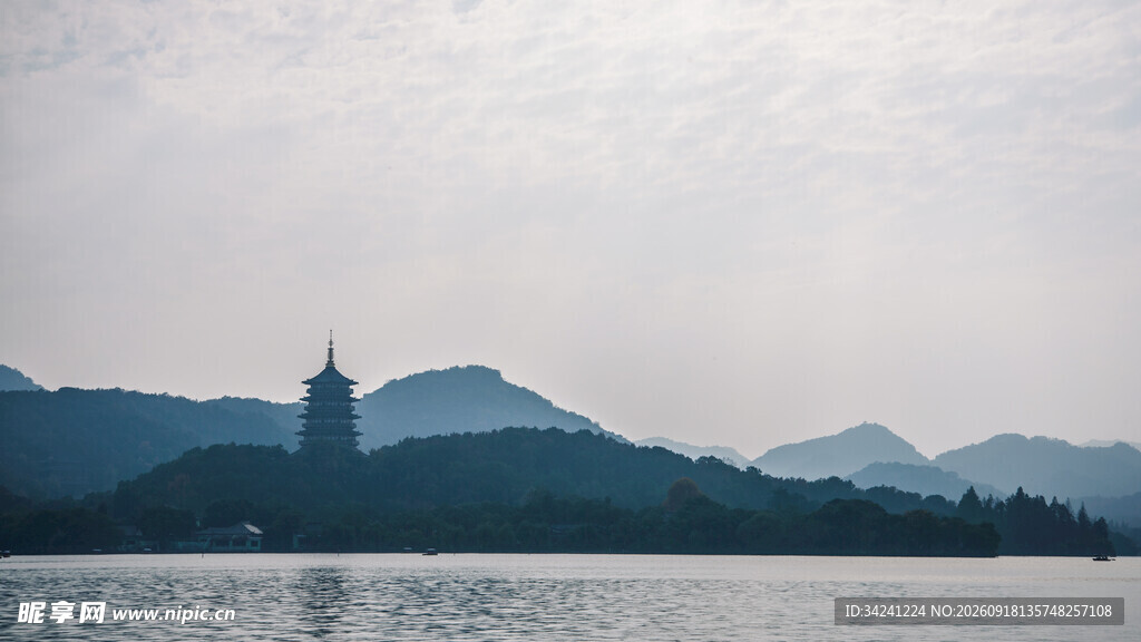 西湖山水间的秀丽景致