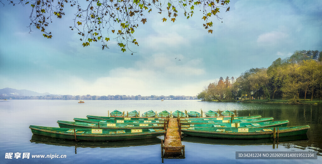 湖畔绿舟静景